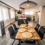 Spacious And Cozy House 3 Bedrooms 別荘 サン・タヴォル