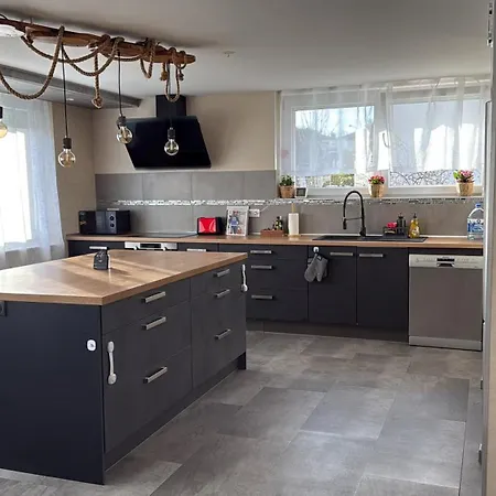 Spacious And Cozy House 3 Bedrooms Semesterbostad *