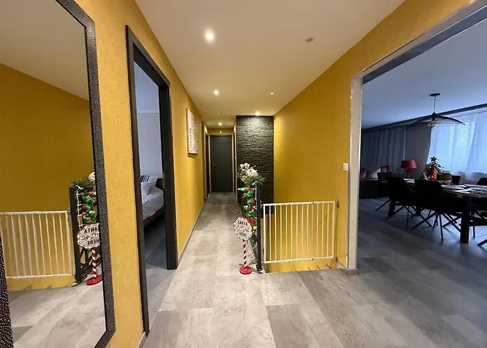 Spacious And Cozy House 3 Bedrooms Semesterbostad