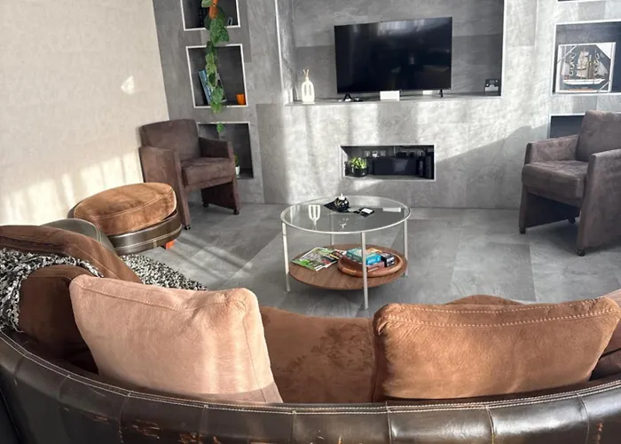 Spacious And Cozy House 3 Bedrooms *